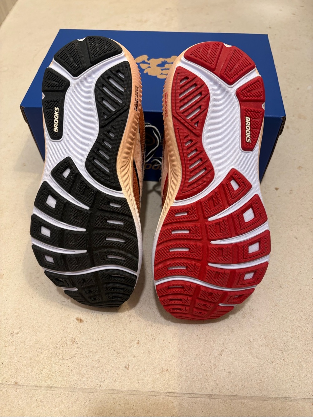 Brooks x runDisney Women's Ghost 17 Chip 'n Dale - Picture 4 of 6